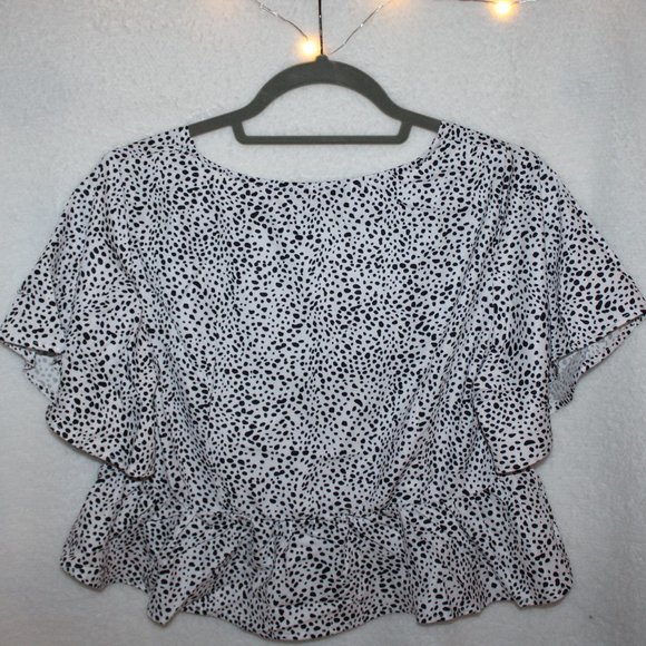 Black and White Cropped Top - Picture 2 of 4